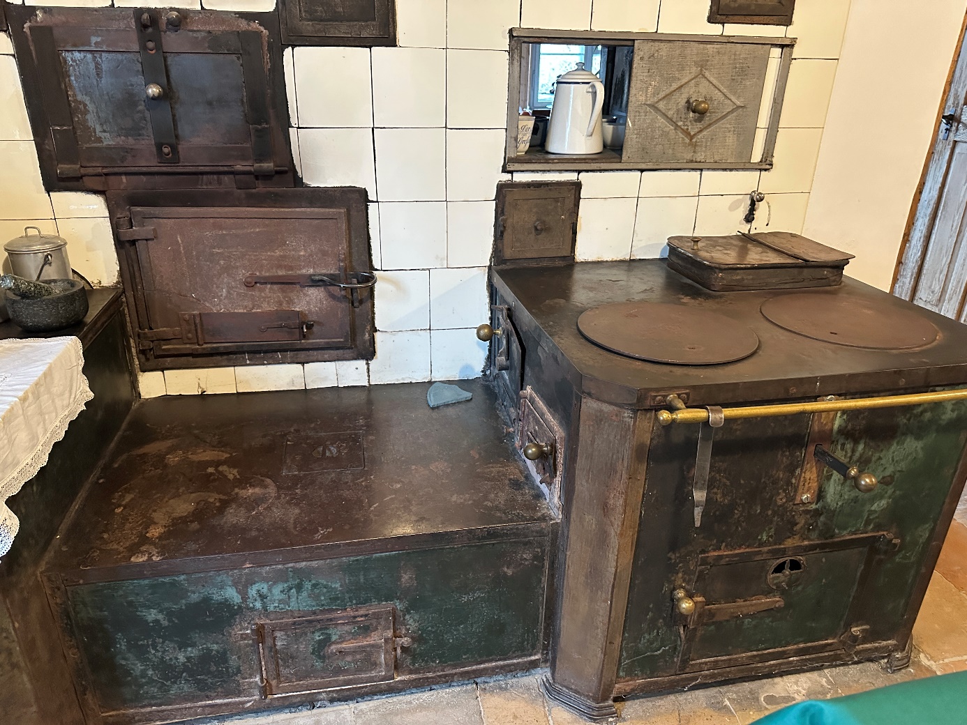 Ein Bild, das Im Haus, Schrank, Schublade, Möbel enthält.

KI-generierte Inhalte können fehlerhaft sein.